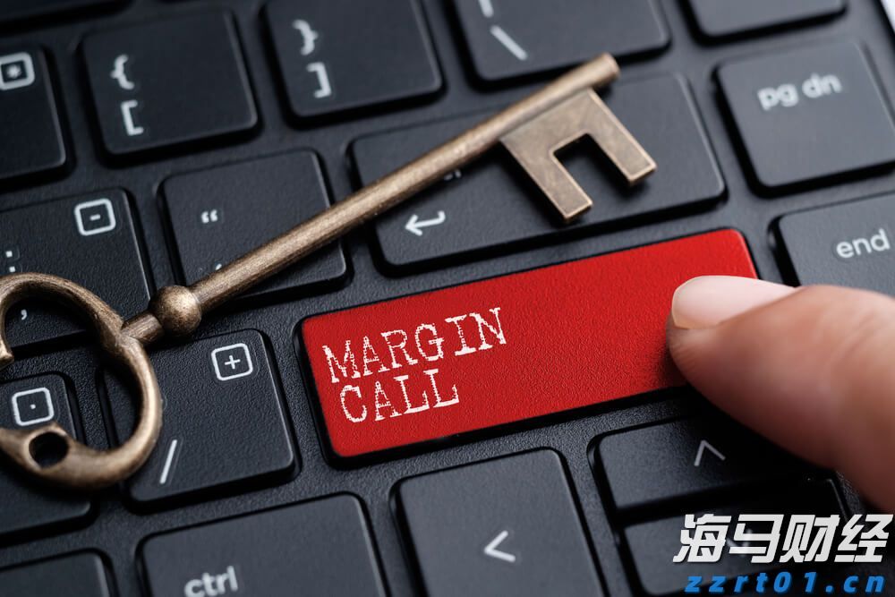 平南警方全力应对春节长假后办证高峰